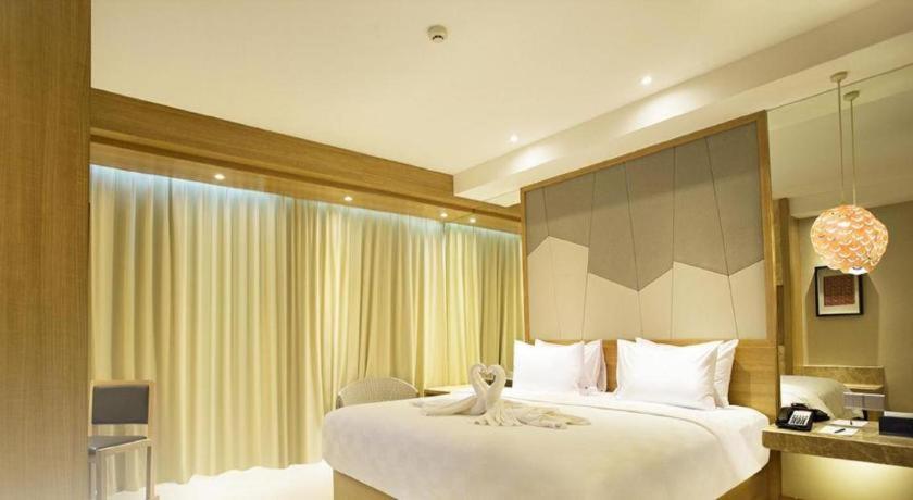Hotel The Rinra Makasar Zewnętrze zdjęcie