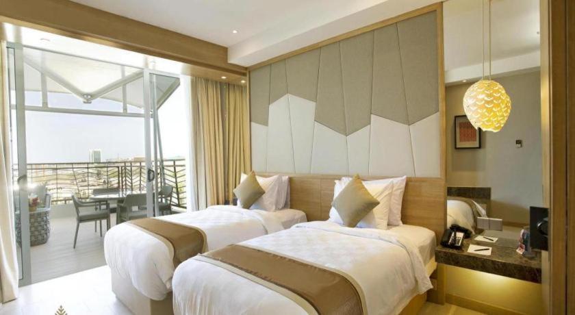 Hotel The Rinra Makasar Zewnętrze zdjęcie