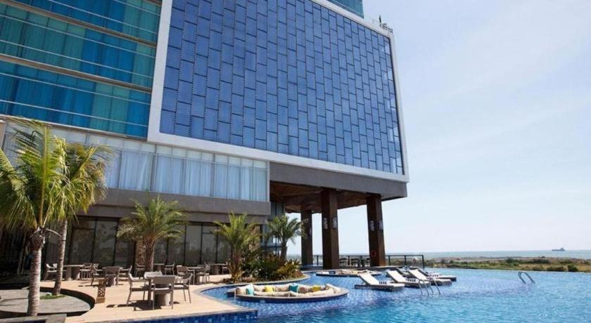 Hotel The Rinra Makasar Zewnętrze zdjęcie